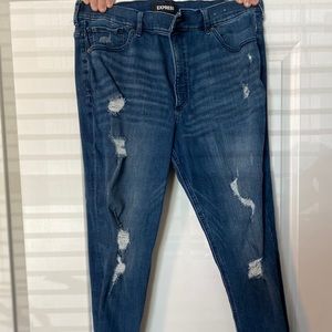 Dark wash skinny jean